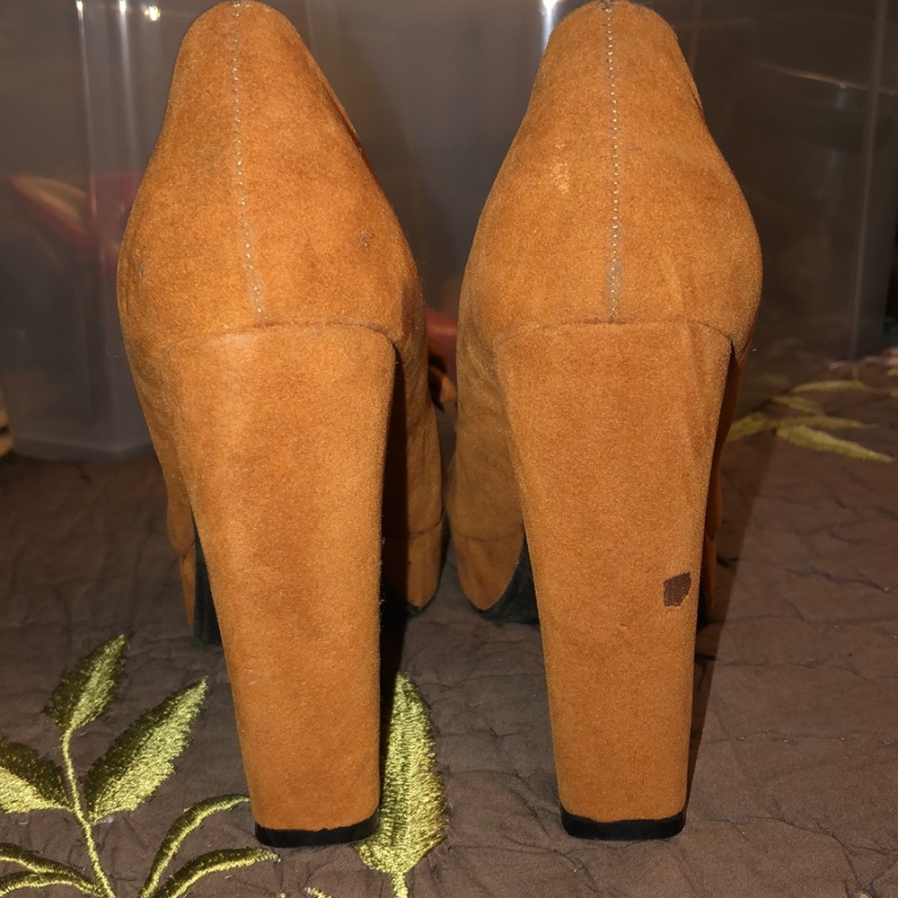 Peep toe heels. - Picture 4 of 5
